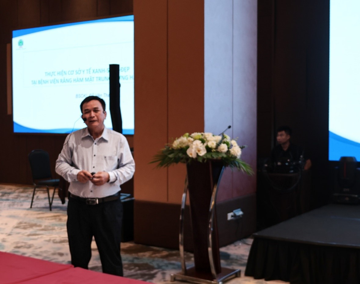 BSCKI. Đỗ Văn Thành truyền đạt chuyên đề: “Thực hiện cơ sở y tế Xanh – sạch – đẹp”.